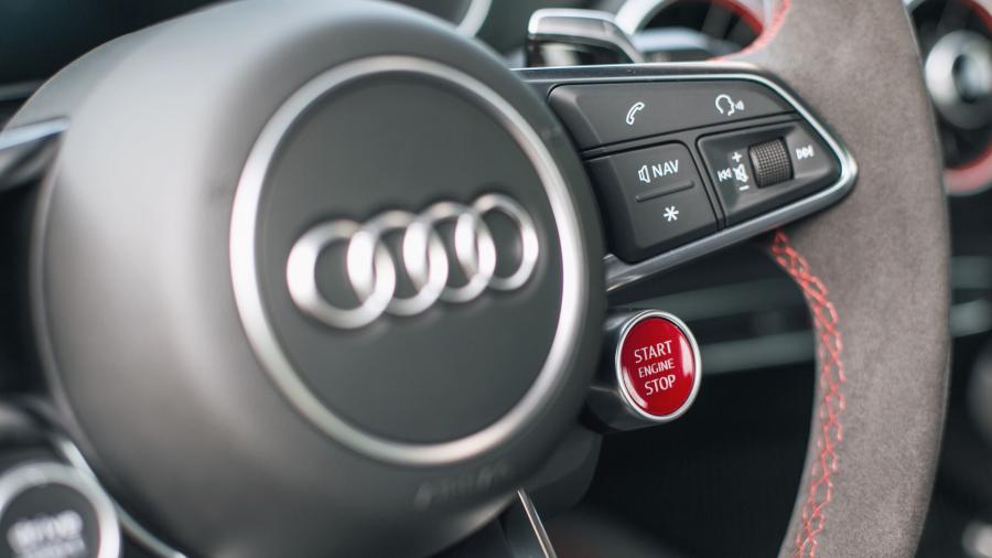 Детали интерьера Audi TT RS Coupe (8S) 2017 года  (NA) (фото 32 из 36)